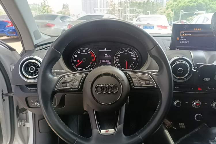 Used Audi A3 2019 Limousine 35 TFSI Fashion Edition China VI Emission Standard Steering Wheel