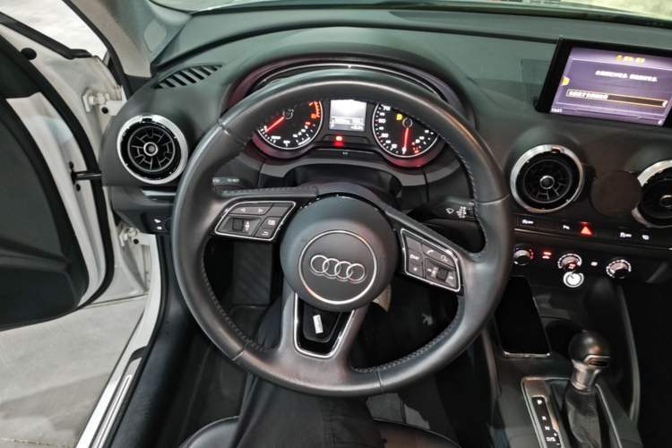 Used Audi A3 2019 Sportback 35 TFSI Fashion Edition China VI Emission Standard Steering Wheel