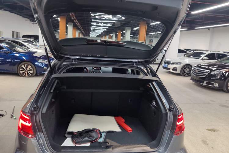 Used Audi A3 2019 Sportback 35 TFSI Fashion Edition China VI Emission Standard Trunk