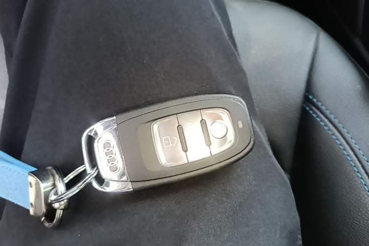 Used Audi A3 2019 Limousine 35 TFSI Fashion Edition China VI Emission Standard Vehicle Key