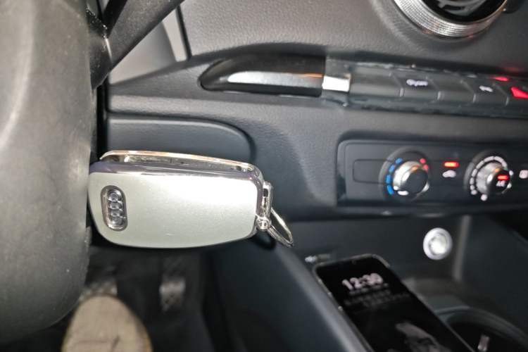 Used Audi A3 2019 Sportback 35 TFSI Fashion Edition China VI Emission Standard Vehicle Key