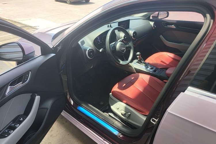 Used Audi A3 2019 Sportback 35 TFSI Fashion Edition China VI Emission Standard Driver Seat