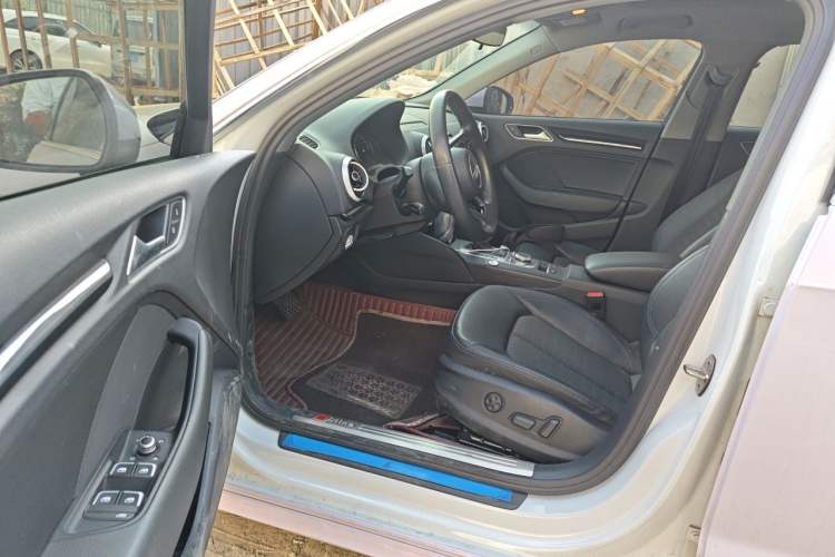 Used Audi A3 2019 Sportback 35 TFSI Fashion Edition China VI Emission Standard Driver Seat