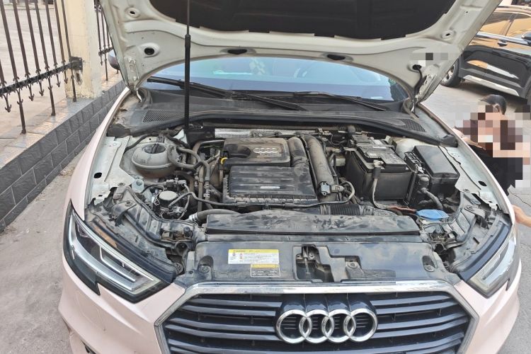 Used Audi A3 2019 Sportback 35 TFSI Sporty Version China VI Engine Bay Right