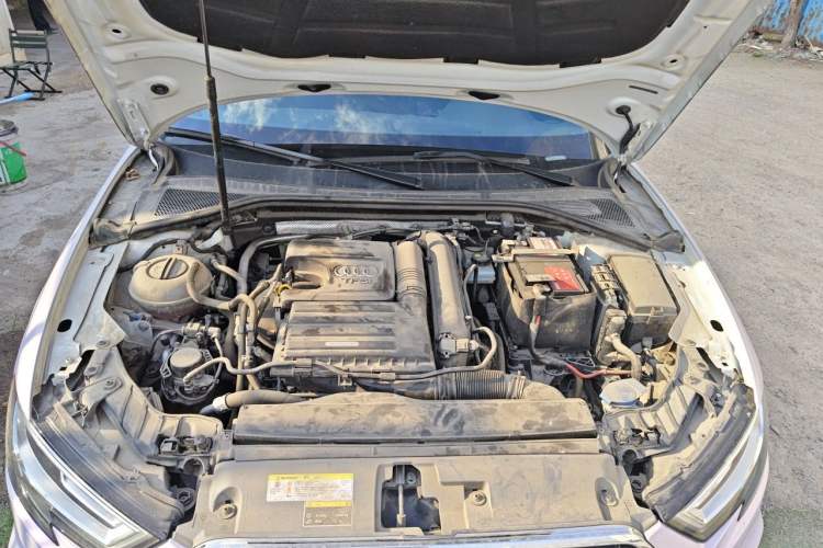 Used Audi A3 2019 Sportback 35 TFSI Fashion Edition China VI Emission Standard Engine Bay