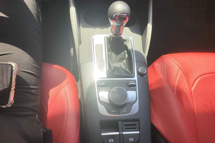 Used Audi A3 2019 Sportback 35 TFSI Fashion Edition China VI Emission Standard Gear Lever