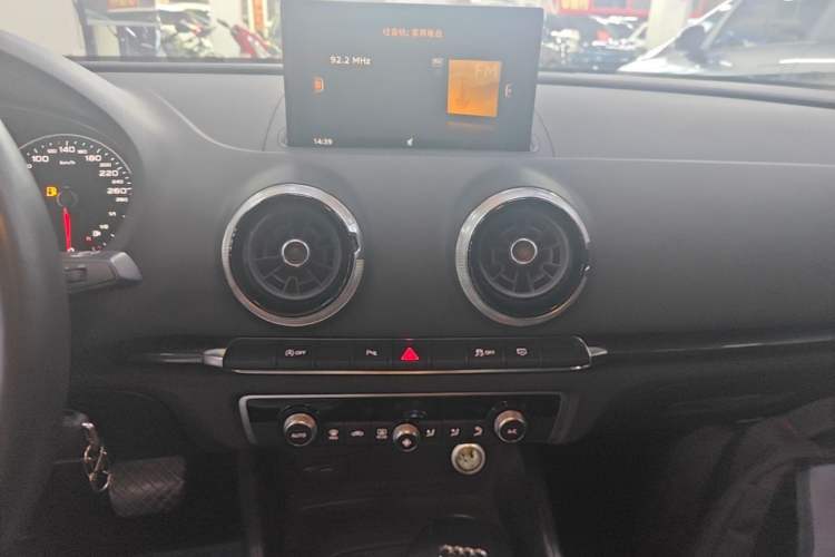 Used Audi A3 2019 Limousine 35 TFSI Fashion Edition China V standard Audio And AC Panel