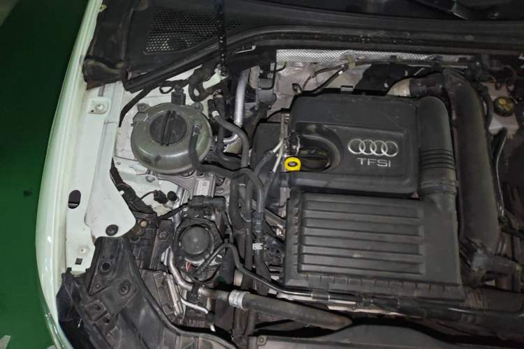 Used Audi A3 2019 Sportback 35 TFSI Fashion Edition China VI Emission Standard Engine Bay Right