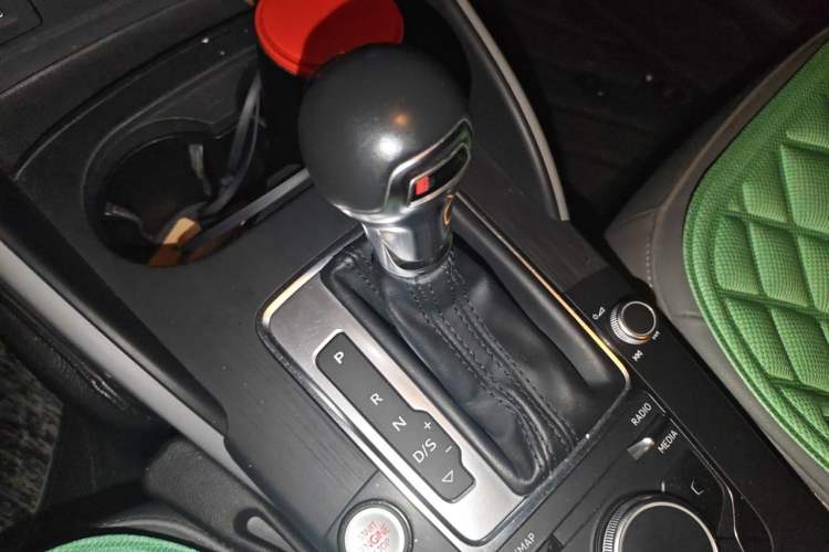 Used Audi A3 2019 Sportback 35 TFSI Fashion Edition China VI Emission Standard Gear Lever