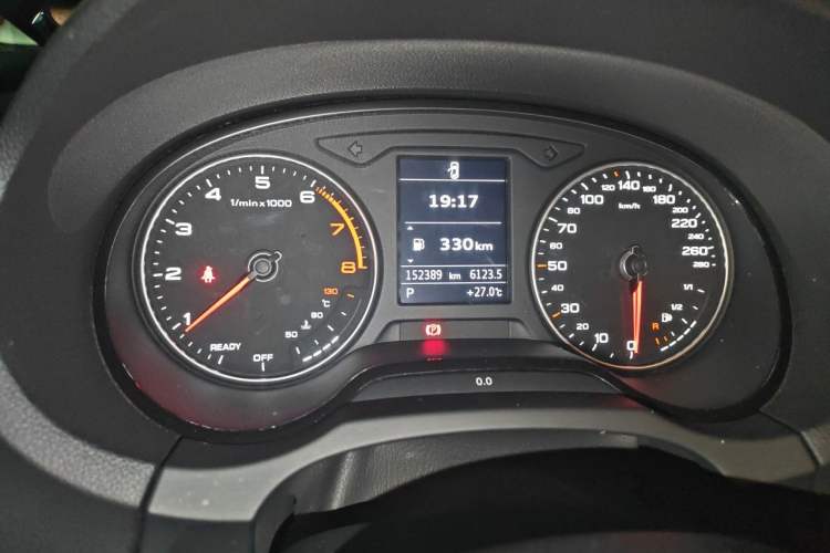 Used Audi A3 2019 Sportback 35 TFSI Fashion Edition China VI Emission Standard Odometer Close Up