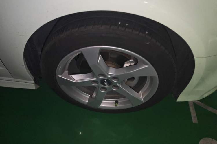 Used Audi A3 2019 Sportback 35 TFSI Fashion Edition China VI Emission Standard Right Front Wheel Hub