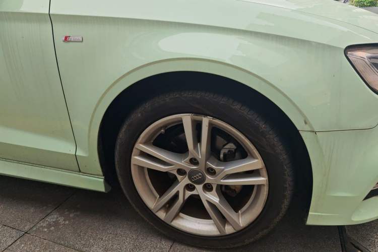 Used Audi A3 2019 Limousine 35 TFSI Fashion Edition China V standard Right Front Wheel Hub