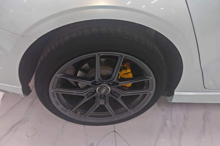 Used Audi A3 2019 Limousine 35 TFSI Fashion Edition China V standard Right Rear Wheel Hub