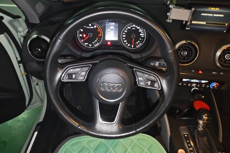 Used Audi A3 2019 Sportback 35 TFSI Fashion Edition China VI Emission Standard Steering Wheel