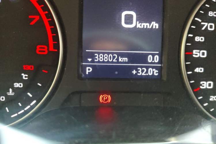 Used Audi A3 2019 Sportback 35 TFSI Fashion Edition China VI Emission Standard Odometer Close Up