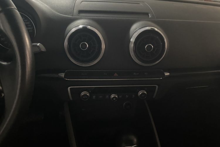 Used Audi A3 2019 Limousine 35 TFSI Fashion Edition China V standard Audio And AC Panel