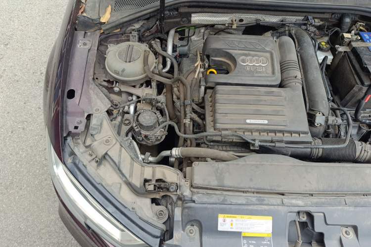 Used Audi A3 2019 Limousine 35 TFSI Fashion Edition China VI Emission Standard Engine Bay Right