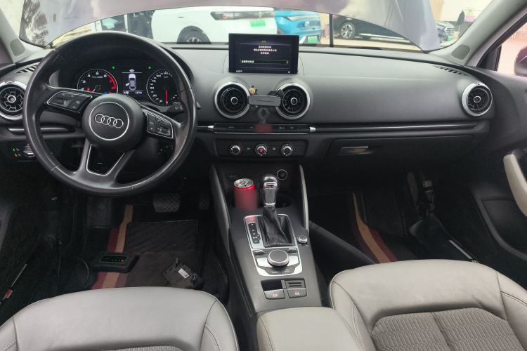 Used Audi A3 2019 Limousine 35 TFSI Fashion Edition China V standard Center Console