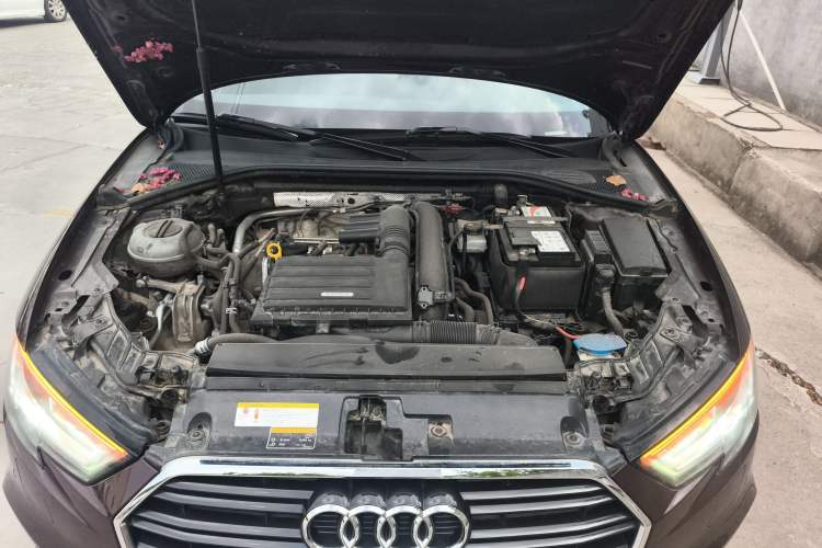 Used Audi A3 2019 Limousine 35 TFSI Fashion Edition China V standard Engine Bay