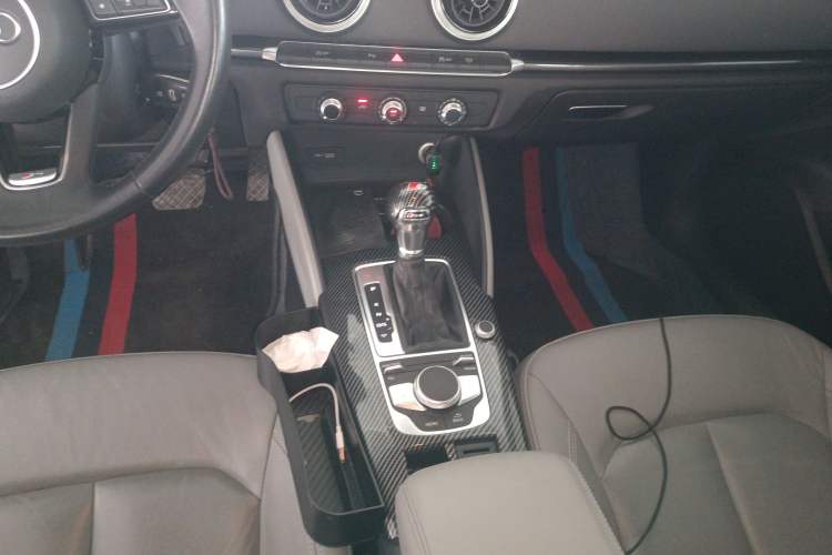 Used Audi A3 2019 Limousine 35 TFSI Fashion Edition China VI Emission Standard Gear Lever