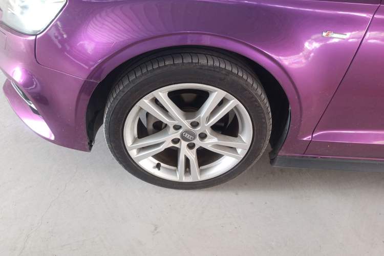 Used Audi A3 2019 Limousine 35 TFSI Fashion Edition China VI Emission Standard Left Front Wheel Hub