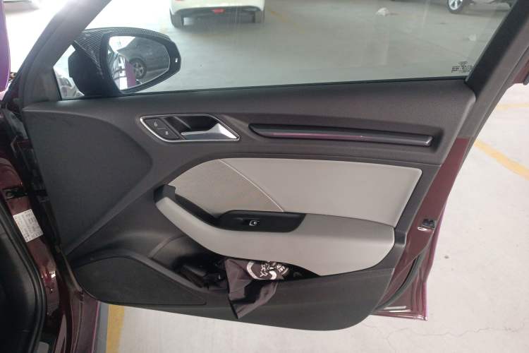 Used Audi A3 2019 Limousine 35 TFSI Fashion Edition China VI Emission Standard Right Front Door Interior