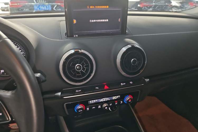 Used Audi A3 2019 Limousine 35 TFSI Fashion Edition China V standard Audio And AC Panel