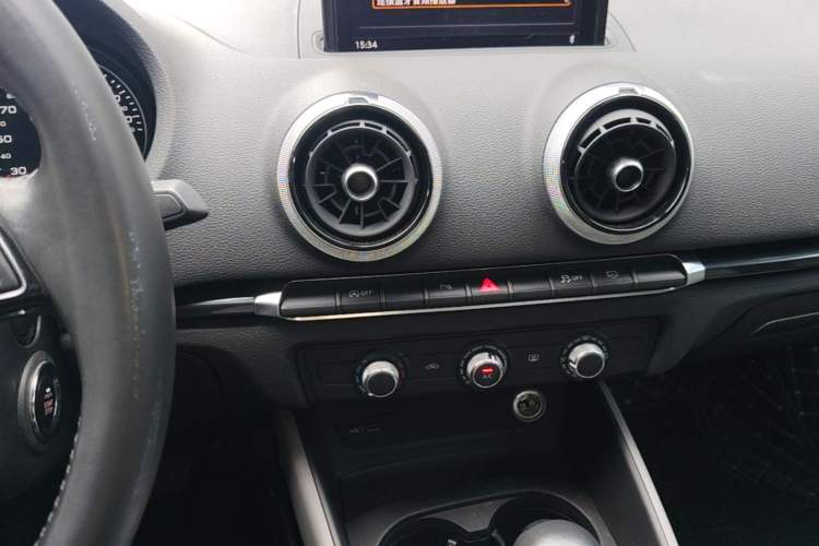 Used Audi A3 2019 Limousine 35 TFSI Fashion Edition China V standard Audio And AC Panel