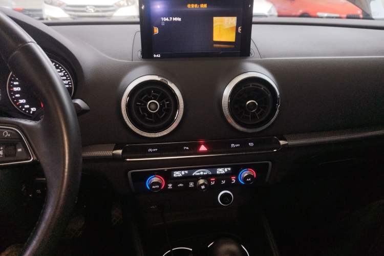 Used Audi A3 2019 Sportback 35 TFSI Style Edition China VI Emission Standard Audio And AC Panel