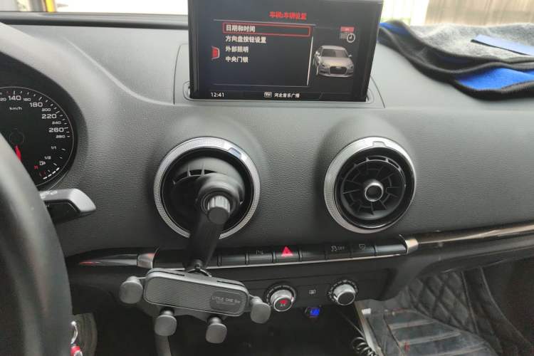 Used Audi A3 2019 Limousine 35 TFSI Fashion Edition China VI Emission Standard Audio And AC Panel