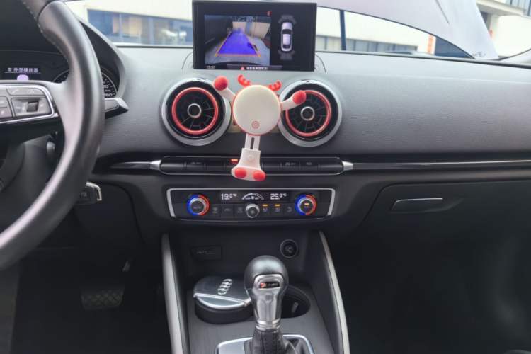 Used Audi A3 2019 Limousine 35 TFSI Fashion Edition China V standard Audio And AC Panel