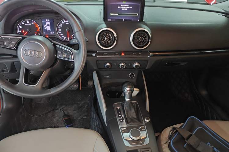Used Audi A3 2019 Sportback 35 TFSI Fashion Edition China VI Emission Standard Audio And AC Panel