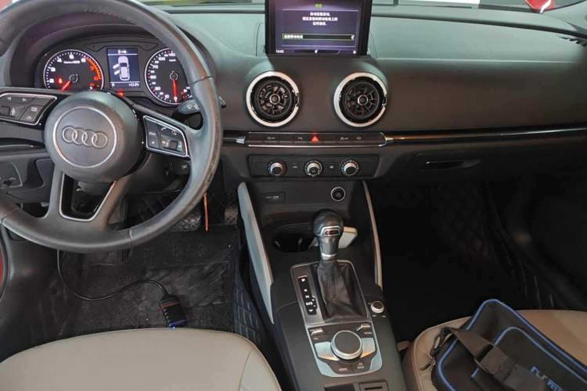 Used Audi A3 2019 Sportback 35 TFSI Fashion Edition China VI Emission Standard Audio And AC Panel