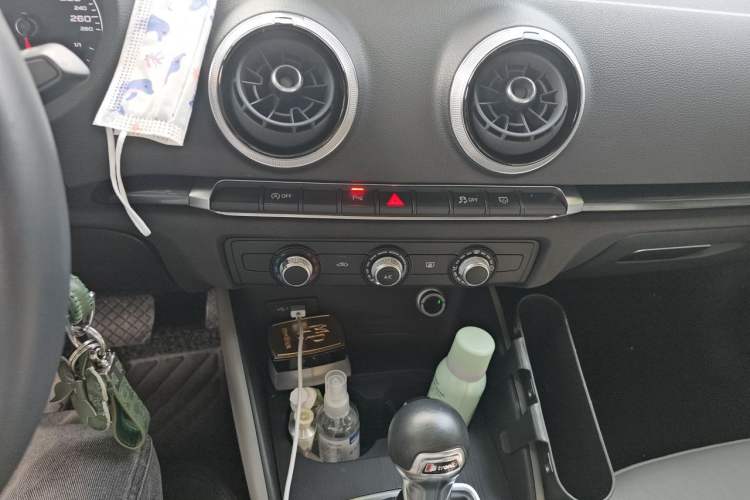 Used Audi A3 2019 Sportback 35 TFSI Fashion Edition China VI Emission Standard Audio And AC Panel