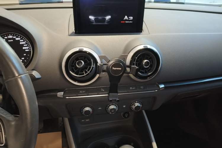 Used Audi A3 2019 Limousine 35 TFSI Fashion Edition China V standard Audio And AC Panel