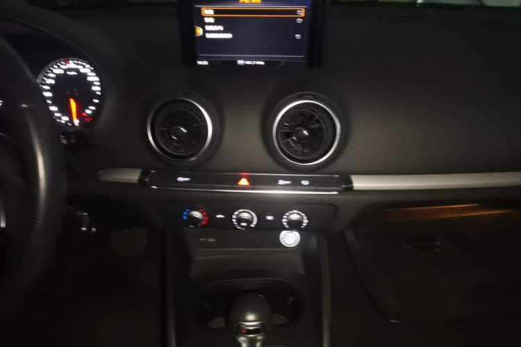 Used Audi A3 2019 Limousine 35 TFSI Ambition China V Audio And AC Panel