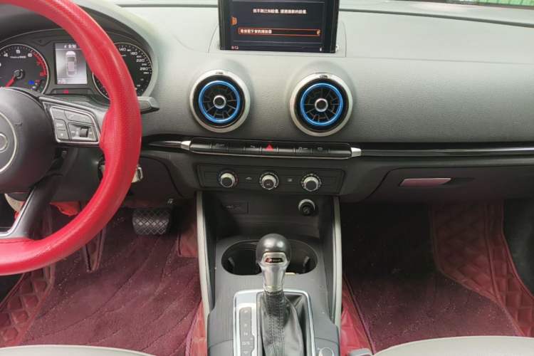 Used Audi A3 2019 Limousine 35 TFSI Fashion Edition China V standard Audio And AC Panel