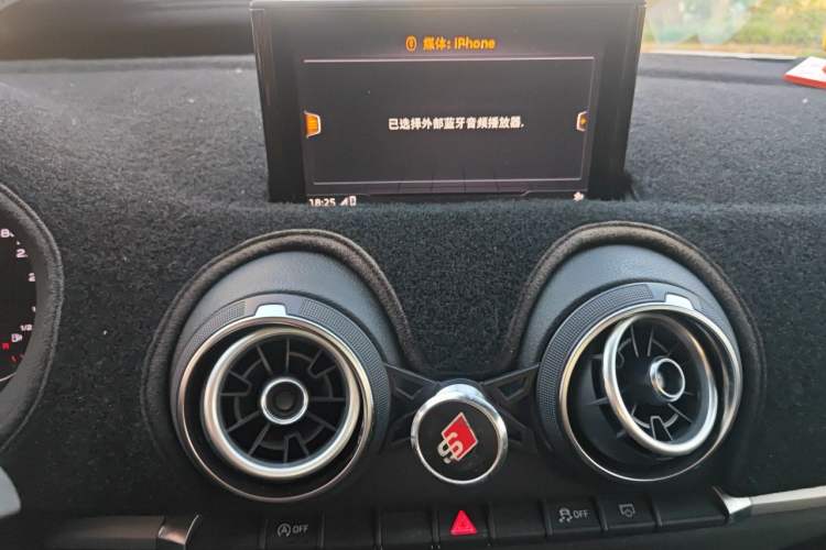 Used Audi A3 2019 Limousine 35 TFSI Ambition China VI Audio And AC Panel