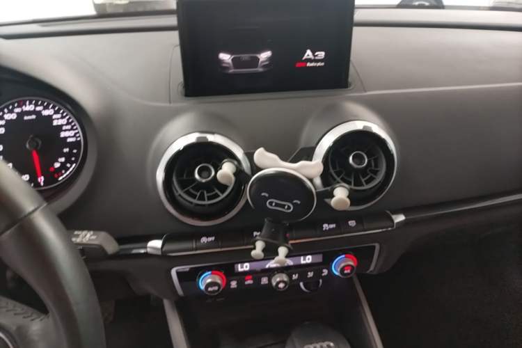 Used Audi A3 2019 Sportback 35 TFSI Fashion Edition China VI Emission Standard Audio And AC Panel