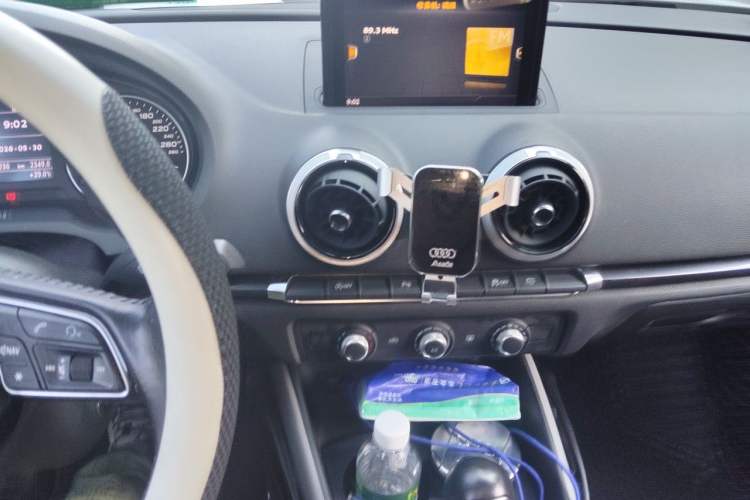 Used Audi A3 2019 Limousine 35 TFSI Fashion Edition China VI Emission Standard Audio And AC Panel