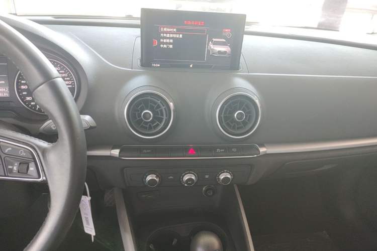 Used Audi A3 2019 Sportback 35 TFSI Ambition China VI Audio And AC Panel