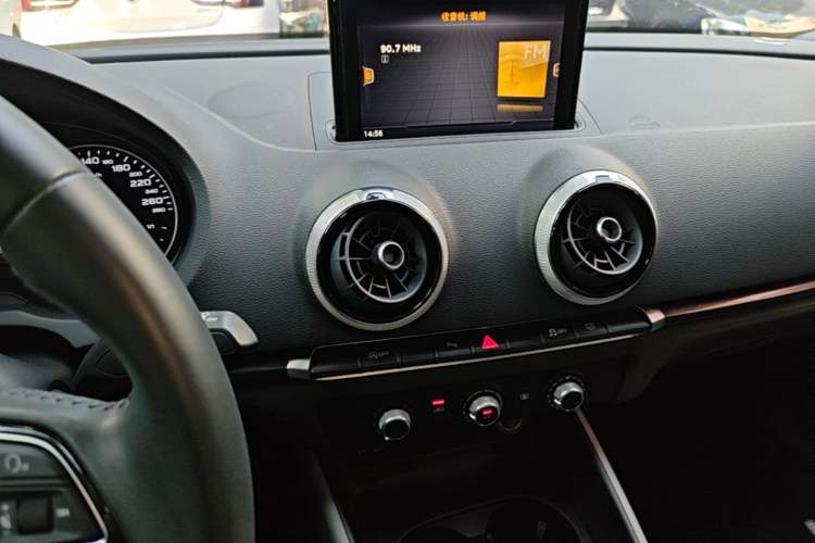 Used Audi A3 2019 Sportback 35 TFSI Fashion Edition China VI Emission Standard Audio And AC Panel