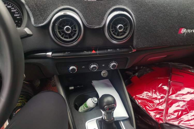 Used Audi A3 2019 Limousine 35 TFSI Fashion Edition China VI Emission Standard Audio And AC Panel