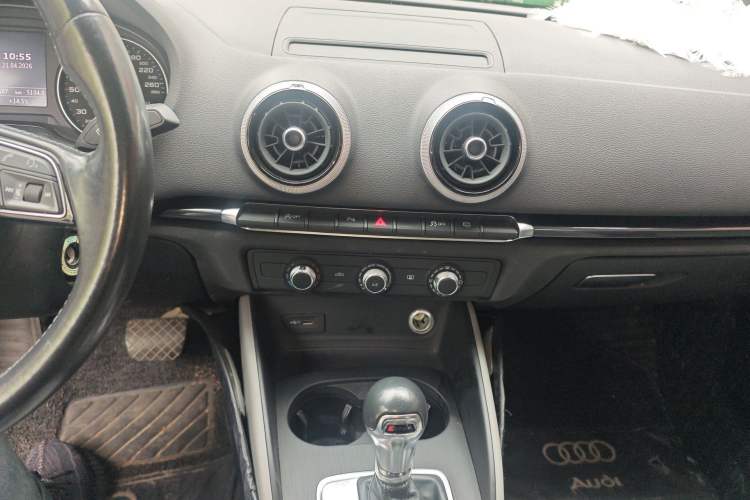 Used Audi A3 2019 Limousine 35 TFSI Fashion Edition China V standard Audio And AC Panel