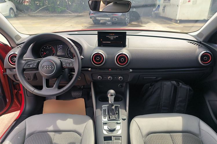 Used Audi A3 2019 Limousine 35 TFSI Fashion Edition China VI Emission Standard Center Console