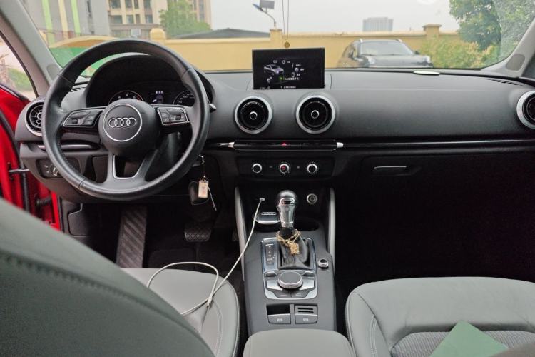 Used Audi A3 2019 Limousine 35 TFSI Fashion Edition China VI Emission Standard Center Console