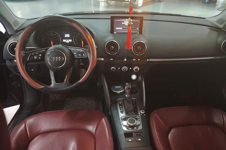 Used Audi A3 2019 Limousine 35 TFSI Ambition China V Center Console