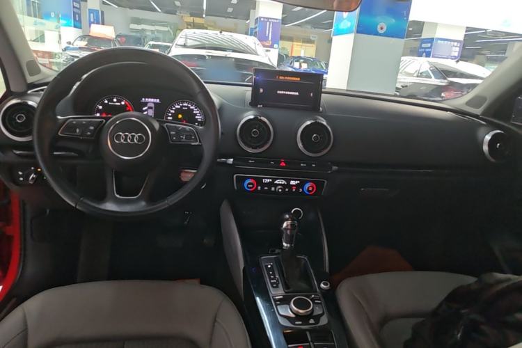 Used Audi A3 2019 Limousine 35 TFSI Fashion Edition China V standard Center Console