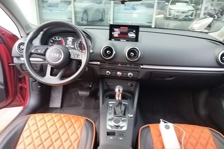 Used Audi A3 2019 Limousine 35 TFSI Ambition China VI Center Console