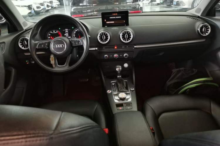 Used Audi A3 2019 Sportback 35 TFSI Ambition China VI Center Console